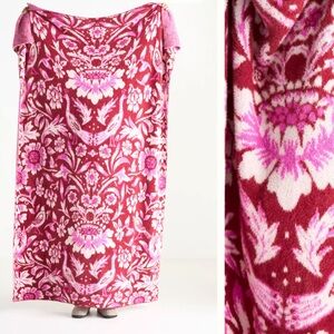 Floral Jacquard Knit Blanket Wrap in Fuchsia and Pink